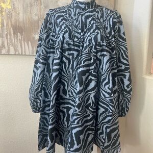 GANNI blue & dark blue printed dress buttons up back sz 38 forgiving roomy